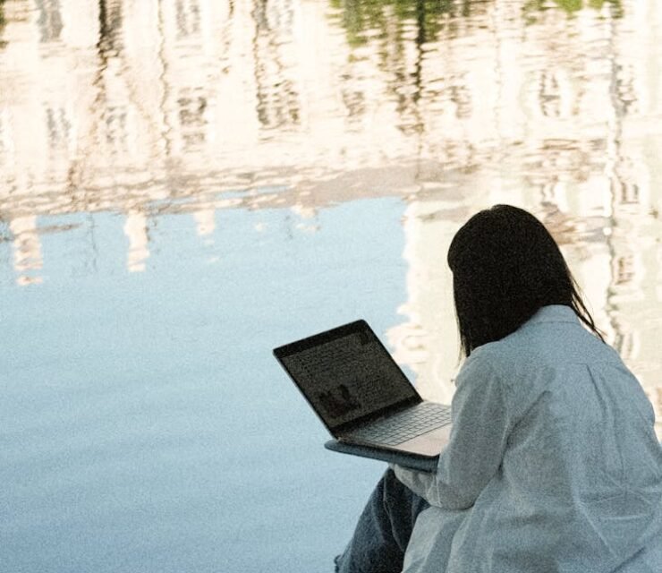 Comment décrocher ton premier job grâce à nous